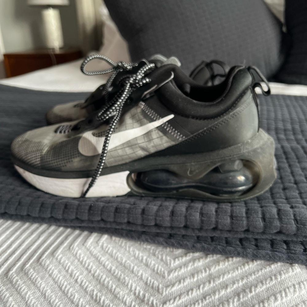 Nike Air Max 270 new version size 9